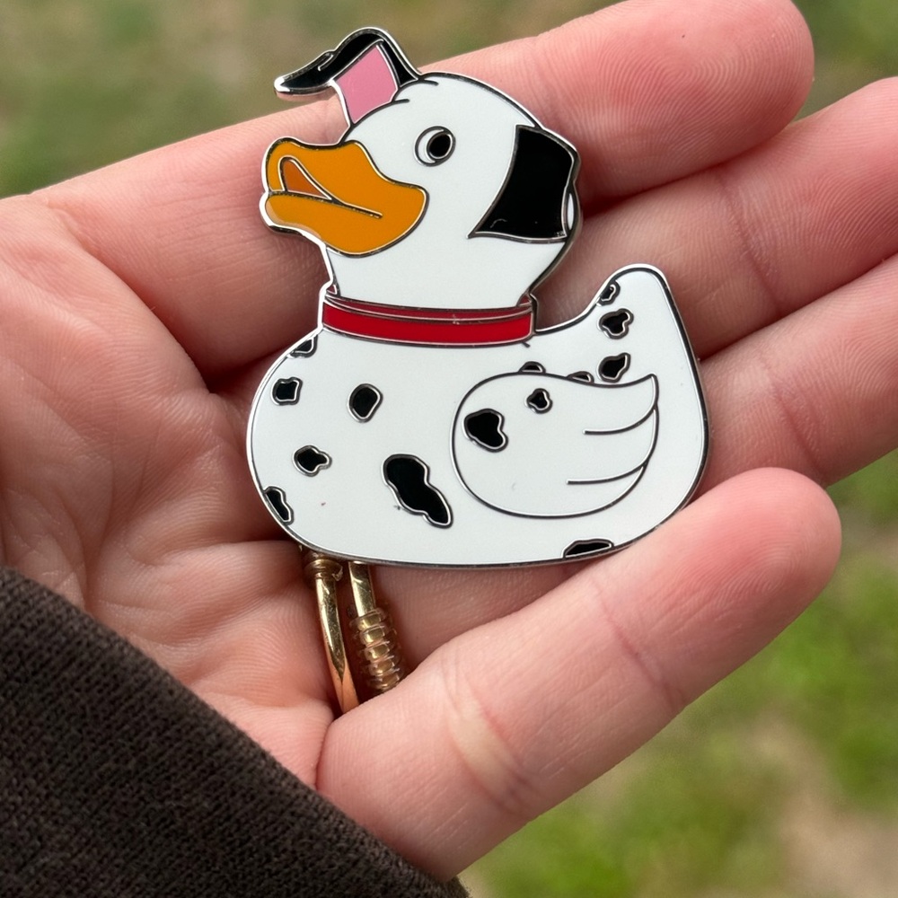 NEW Disney ducks series 2 Lucky pin
